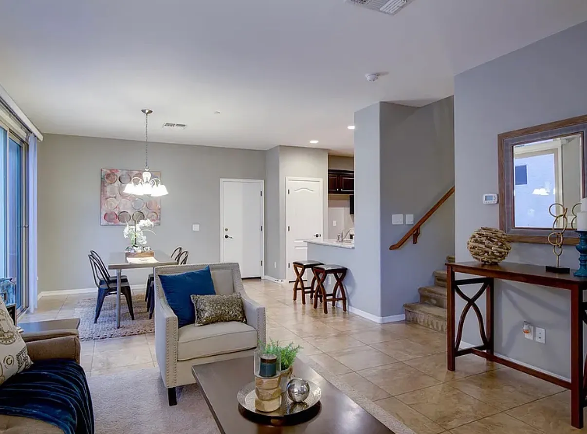 4 bed, 2.5 bath, 2211 sqft, $2,900 — Photo 2