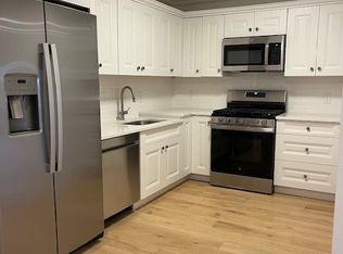 2 Dearfield Dr APT 2B, Greenwich, CT 06831
