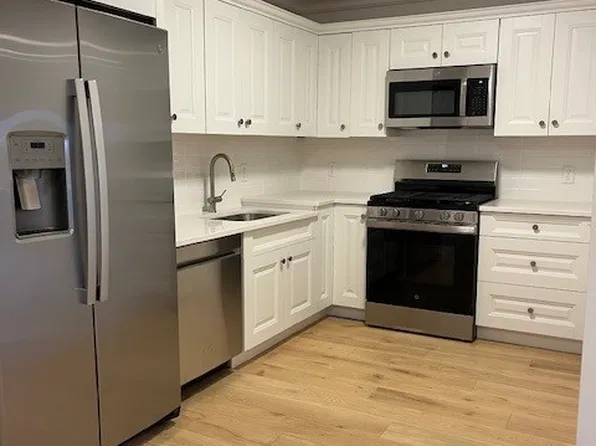 2 Dearfield Dr, Greenwich, CT