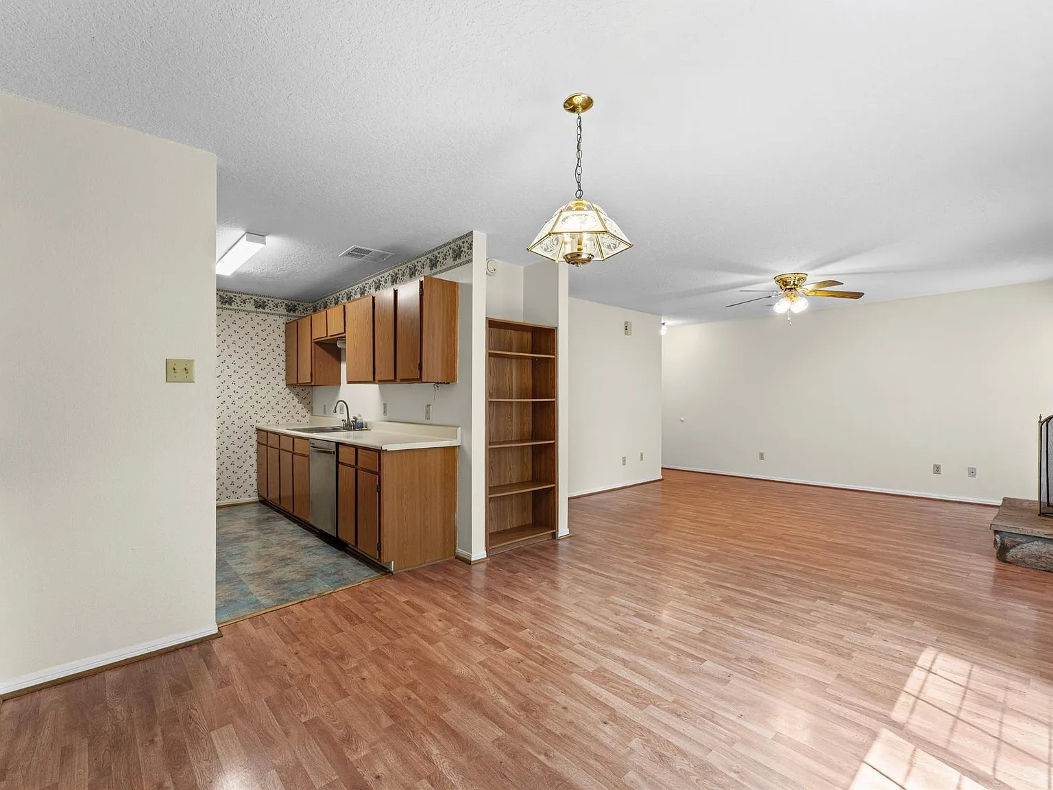 3 bed, 2.5 bath, 1084 sqft, $1,750 — Photo 3