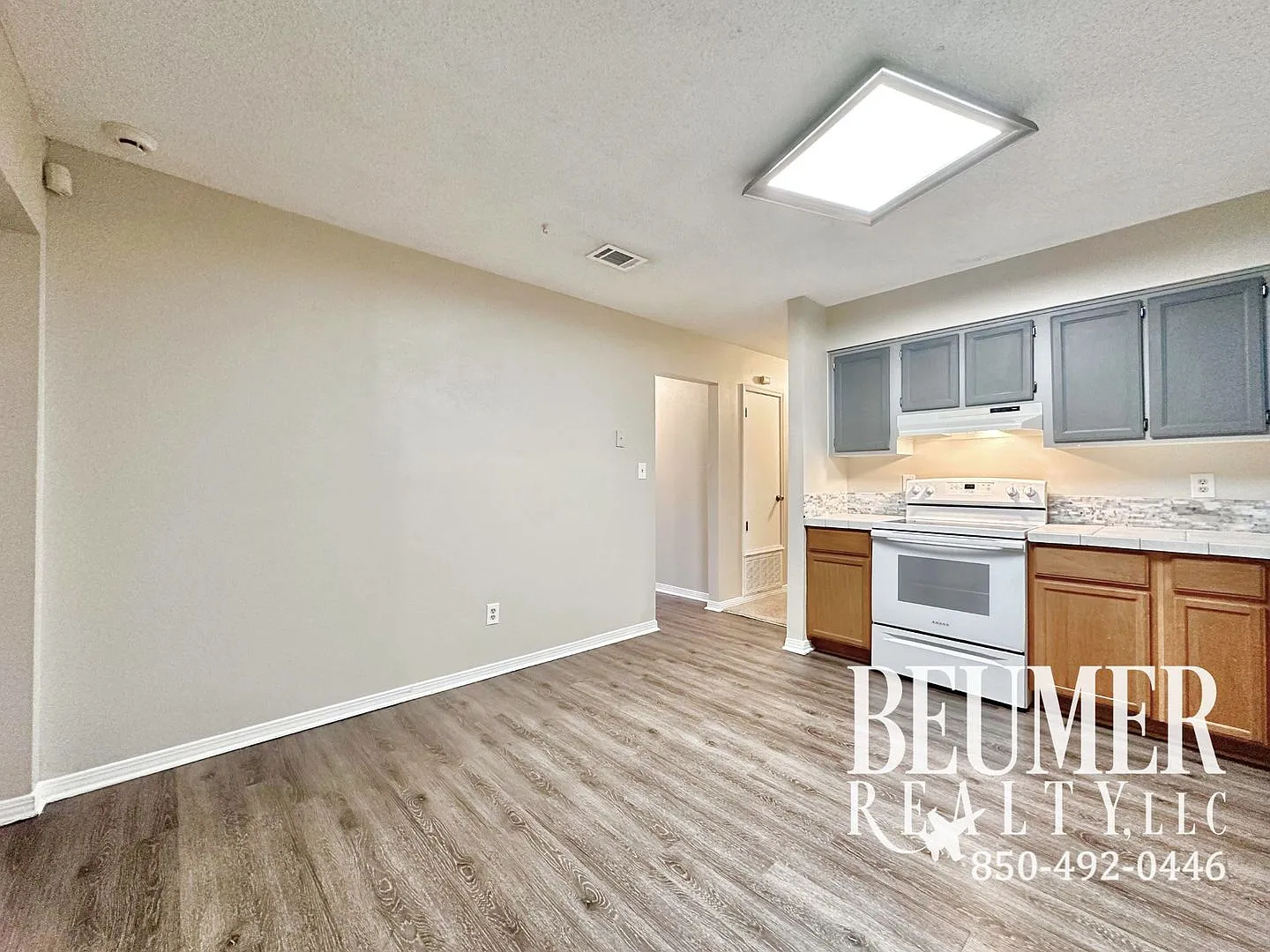 3 bd 2 bath 1275 sqft Home For Rent — Photo 4