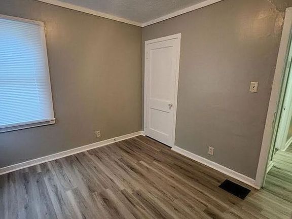 5th image of 1040 N Tibbs Ave