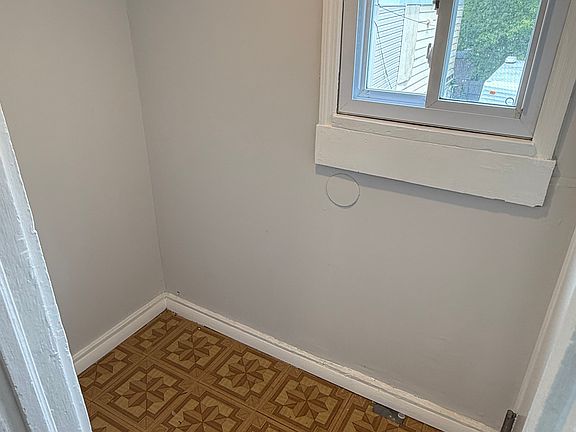 2nd image of 615 2nd Ave #4