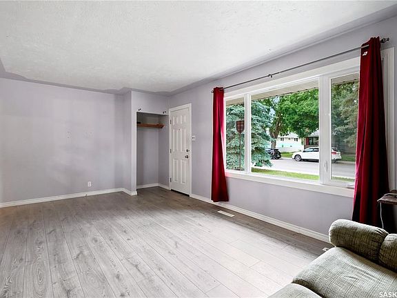 5th image of 145 Ellison CRESCENT