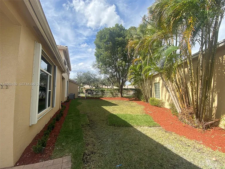 2486 Bay Isle Dr — Photo 39