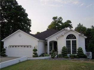 8 Leslie Dr, Edinburg, PA 16116