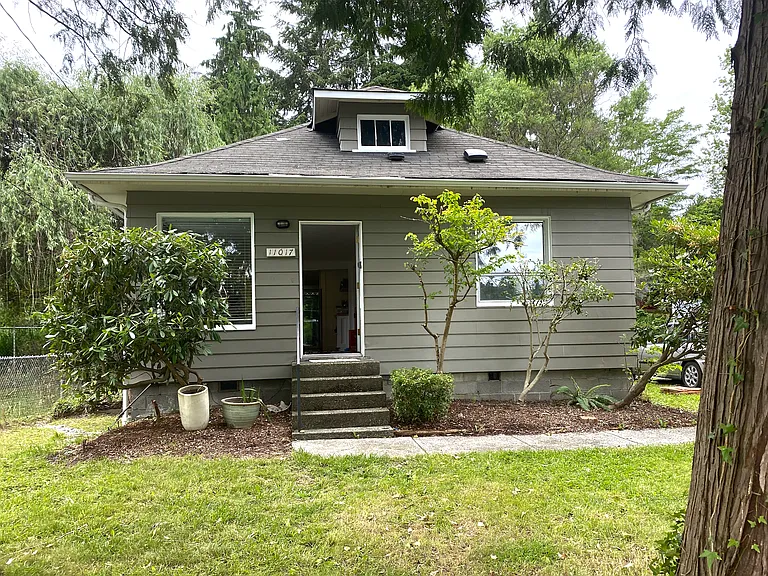 11017 31st Ave NE — Photo 1