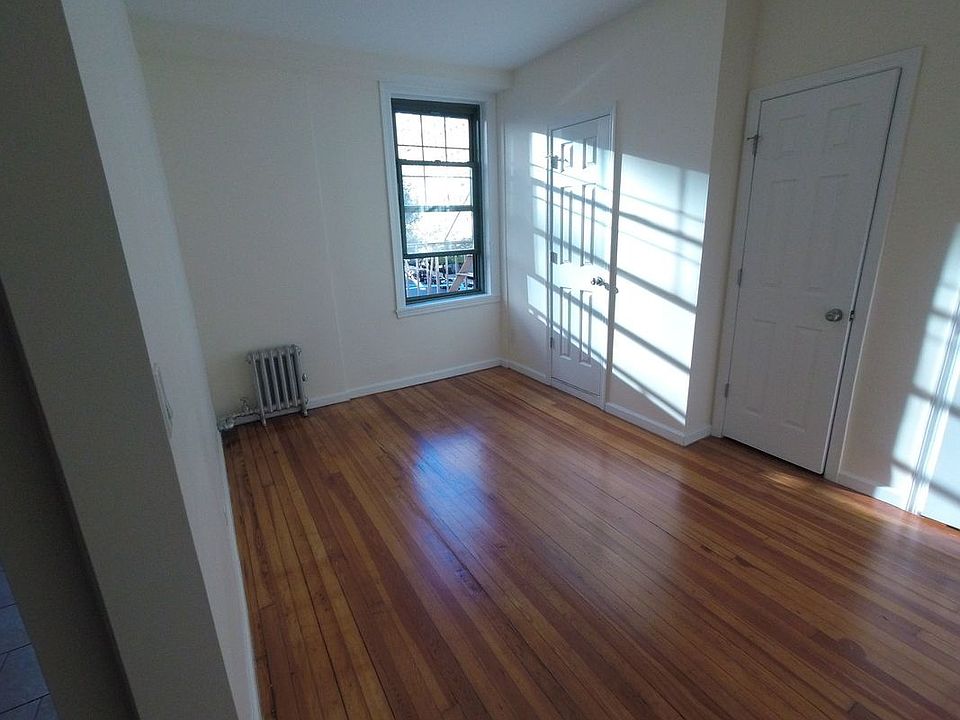 2nd image of 1380 York Ave APT 3