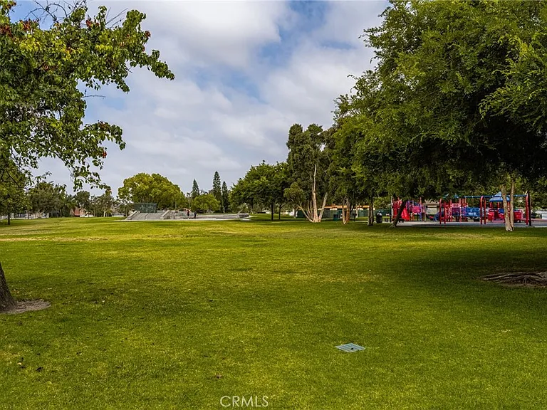 4867 Tremezzo Dr — Photo 43