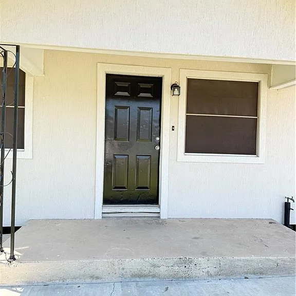 4321 Royal Palm Dr — Photo 2
