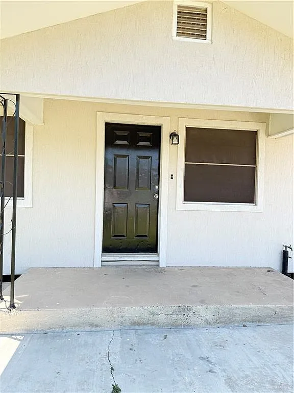 Building Photo - 4321 Royal Palm Dr