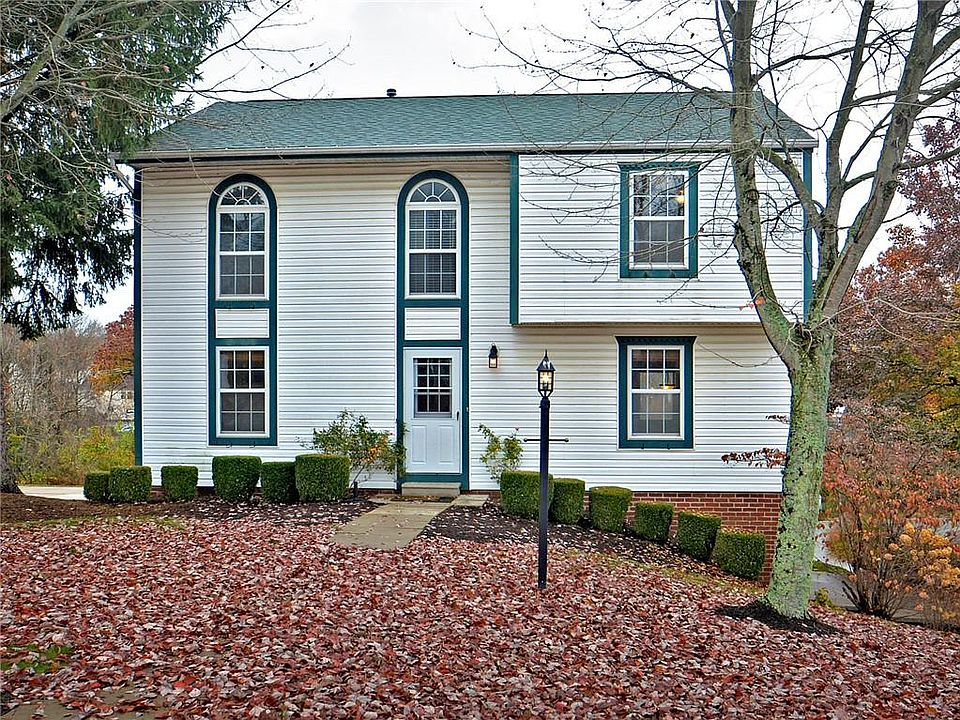 1st image of 130 Carriage Dr