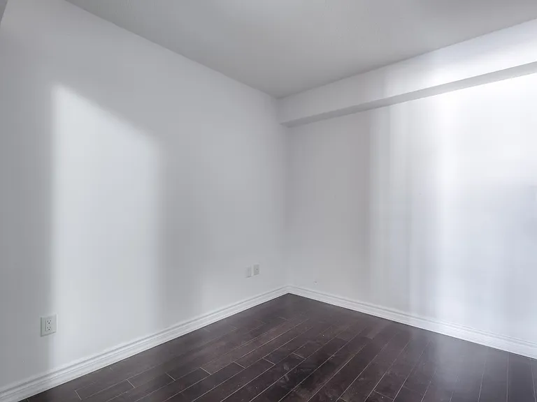 386 Yonge St #1816 — Photo 14