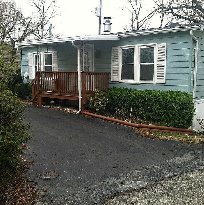 1st image of 8 S Paula St
