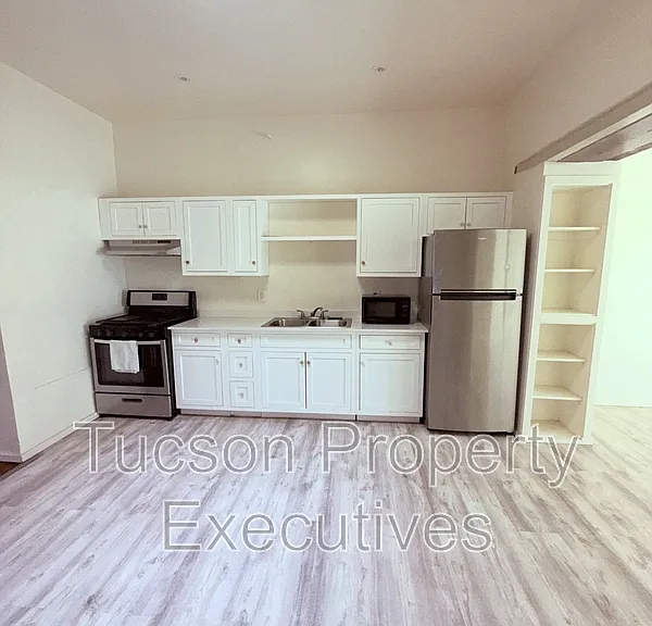 343 S Convent Ave — Photo 2
