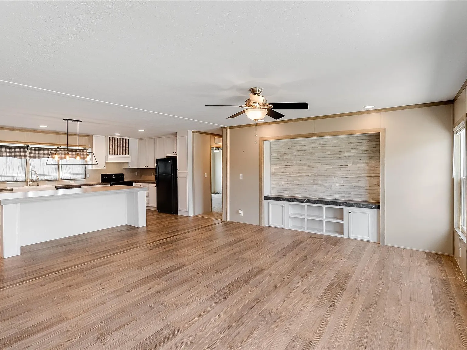 3 bed, 2.5 bath, 1800 sqft, $1,500 — Photo 3