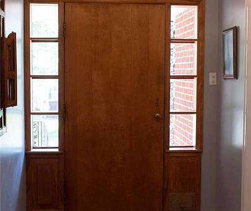 5th image of 203 Elmwood Dr