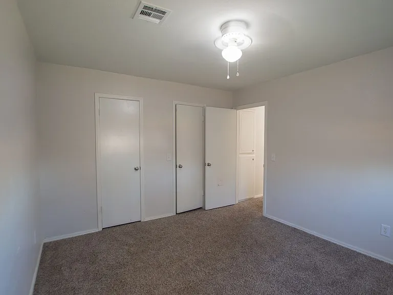 224 S Bouziden Dr — Photo 25