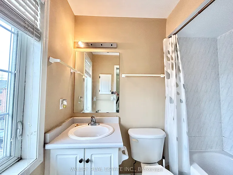 80 Acorn Pl #61 — Photo 6