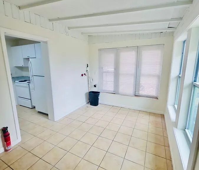 609 Avenue G SE — Photo 5