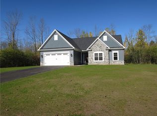 6 N Willnick Cir, Greece, NY 14626