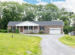 40 Tiller Cir, Inwood, WV 25428