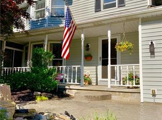 20 Pinewood Trl, East Aurora, NY 14052