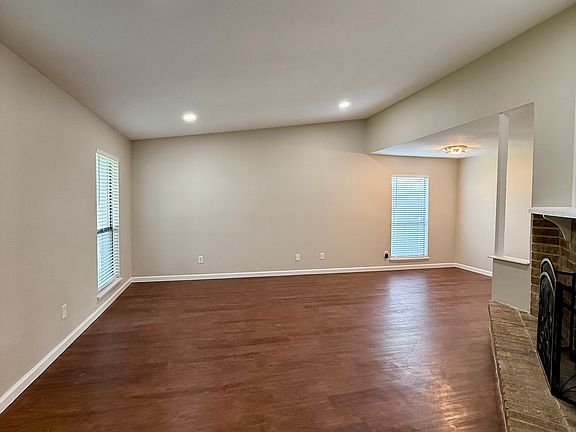 3rd image of 435 Clear Creek Ln