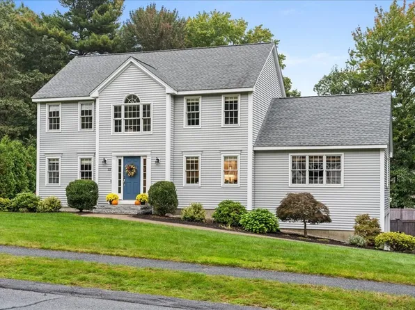 22 Wildflower Dr, Sutton, MA 01590