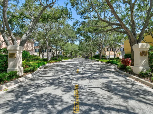 59 Live Oak Circle, Tequesta, FL 33469