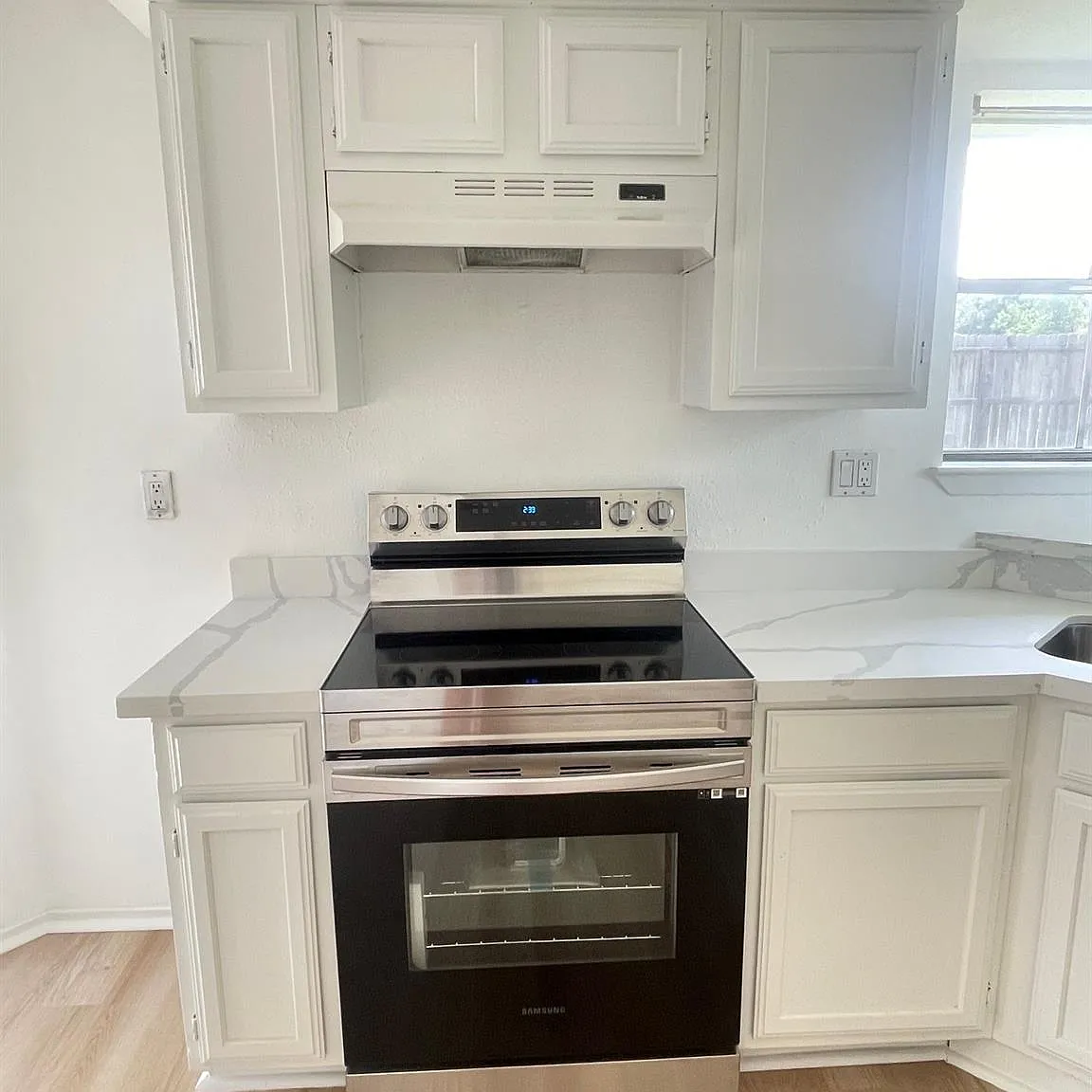 3 bed, 2.0 bath, 1431 sqft, $2,200 — Photo 4