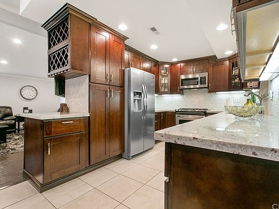 3rd image of 915 Brightview Dr