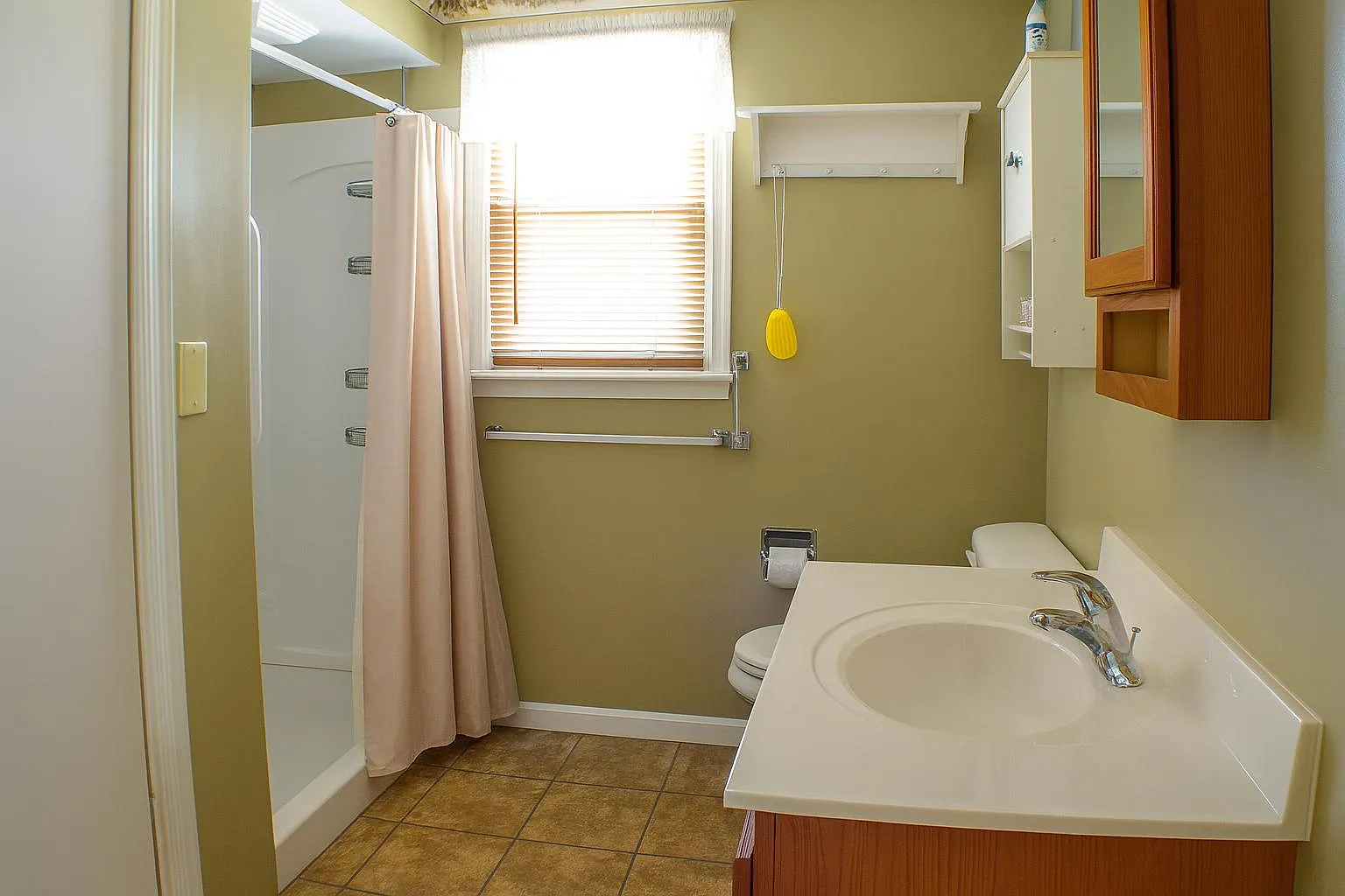 3 bed, 1.5 bath, 1416 sqft, $1,595 — Photo 4