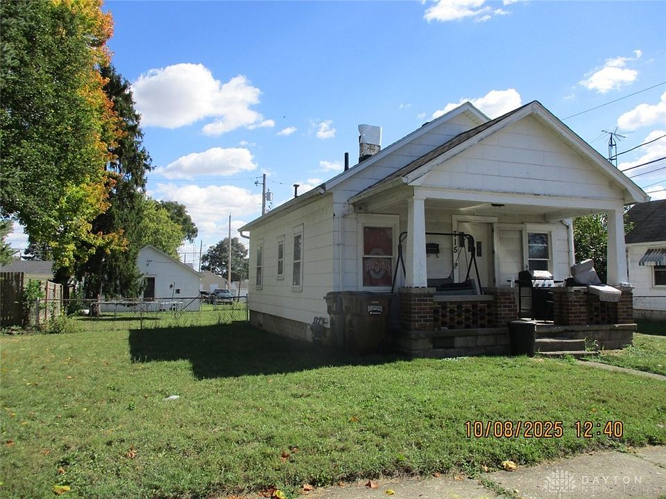 2nd image of 715 Leonard St