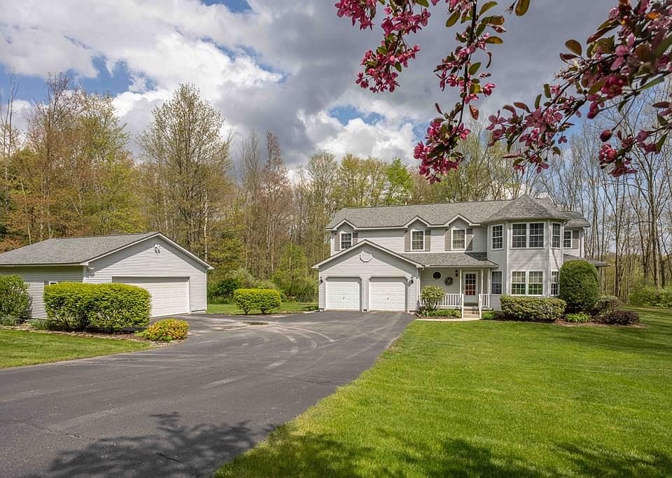 1st image of 7 Sylvan Glen Rd