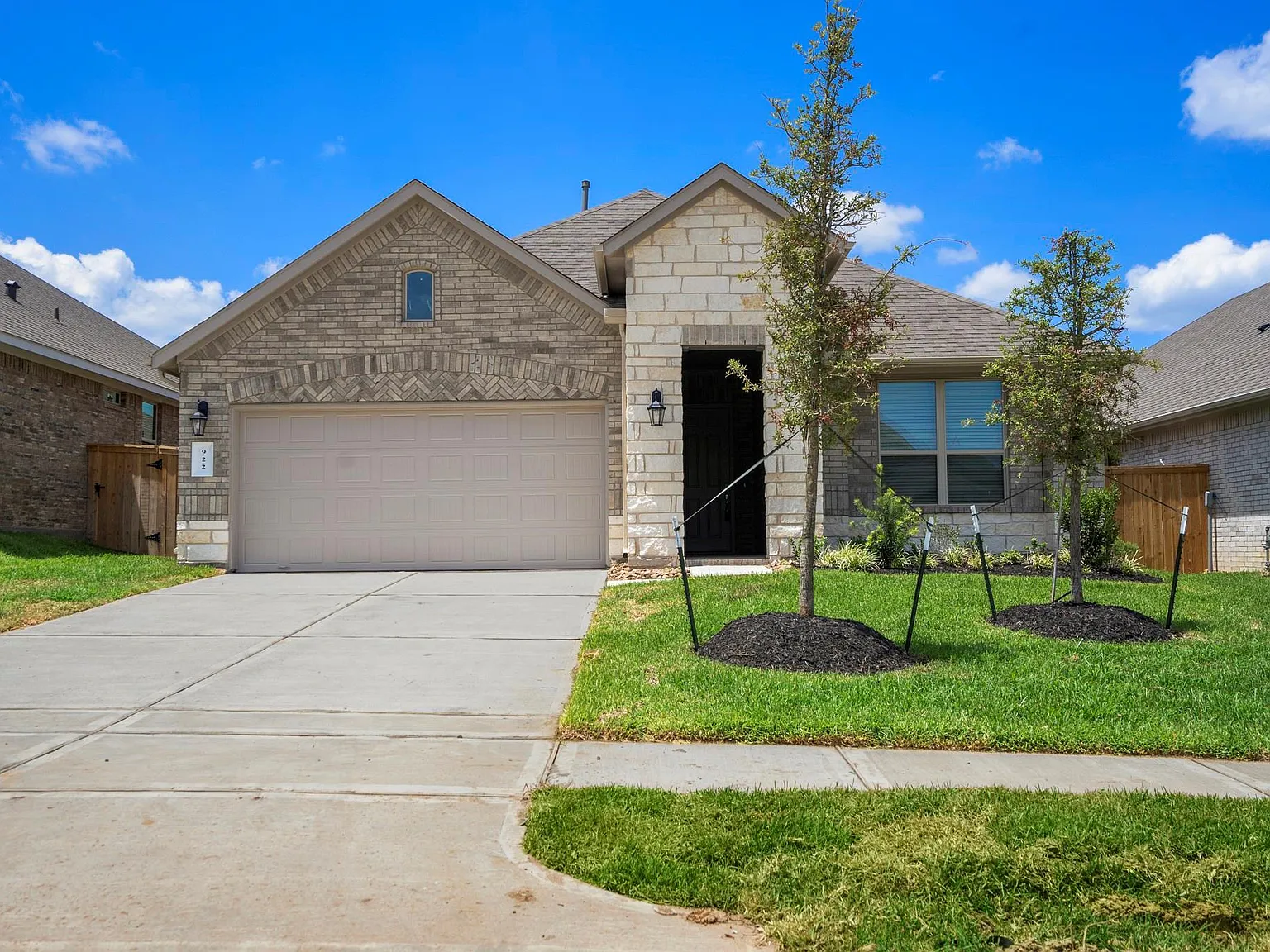 4 bed, 3.0 bath, 2039 sqft, $2,550 — Photo 1