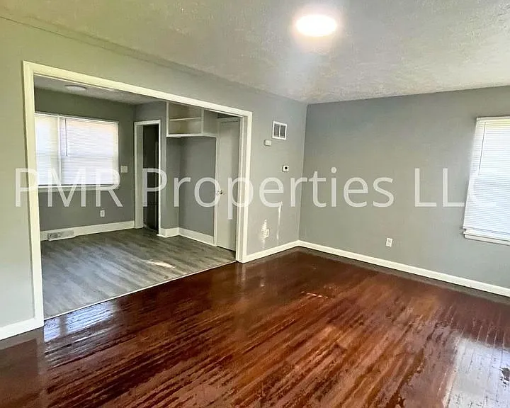 5616 N 28th Ave — Photo 4
