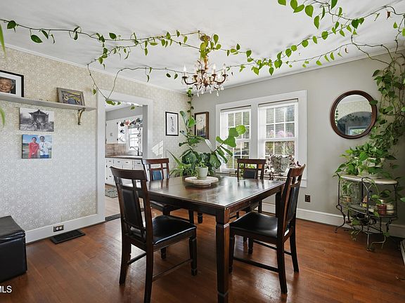 9th image of 251 Charleston St