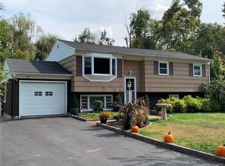 15 Hillside Cir, Brookfield, CT 06804