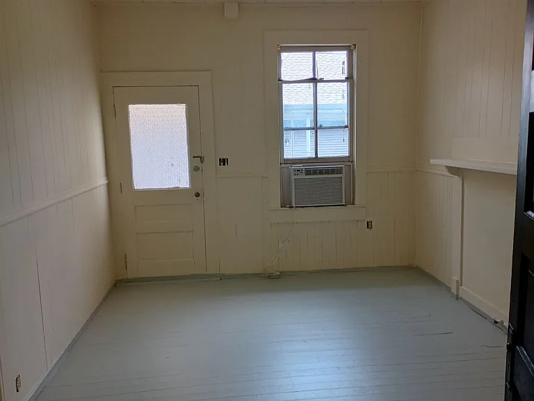 2224 Elliott St — Photo 6