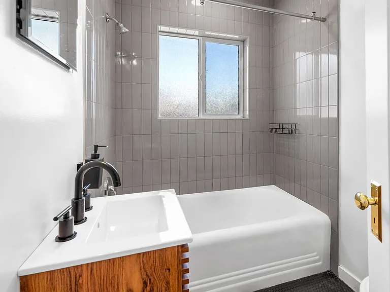 527 Mill St — Photo 12