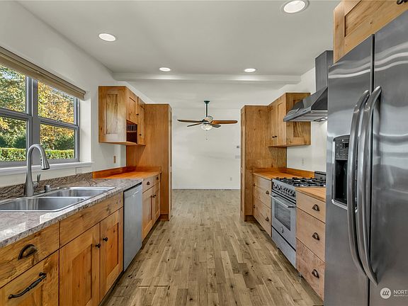 3rd image of 6423 Lake Drive