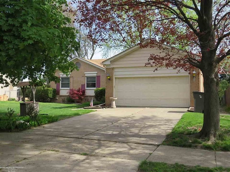 1st image of 41645 Amberly Dr