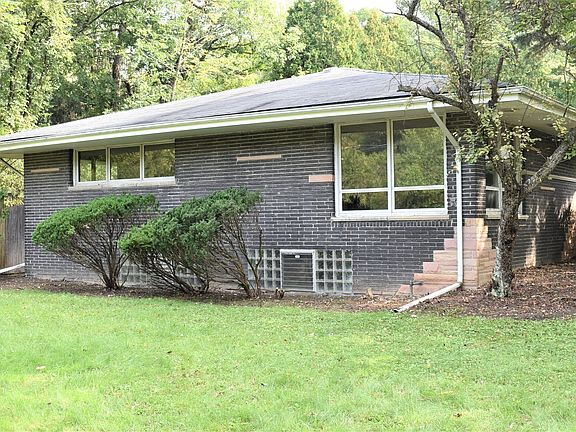 2nd image of 95 Oakwood Ln