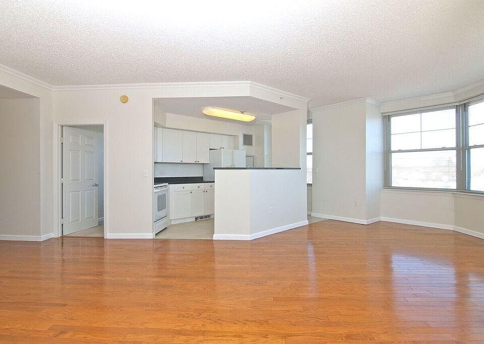 1st image of 300 Mamaroneck Ave APT 637
