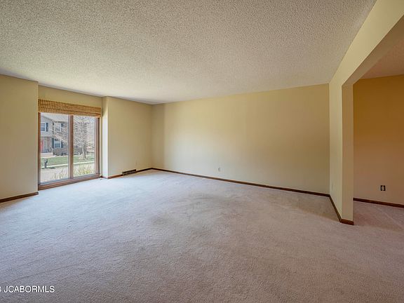 5th image of 510 Arbor Dr