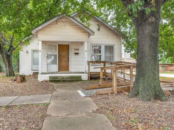 228 W 7th St, Irving, TX 75060