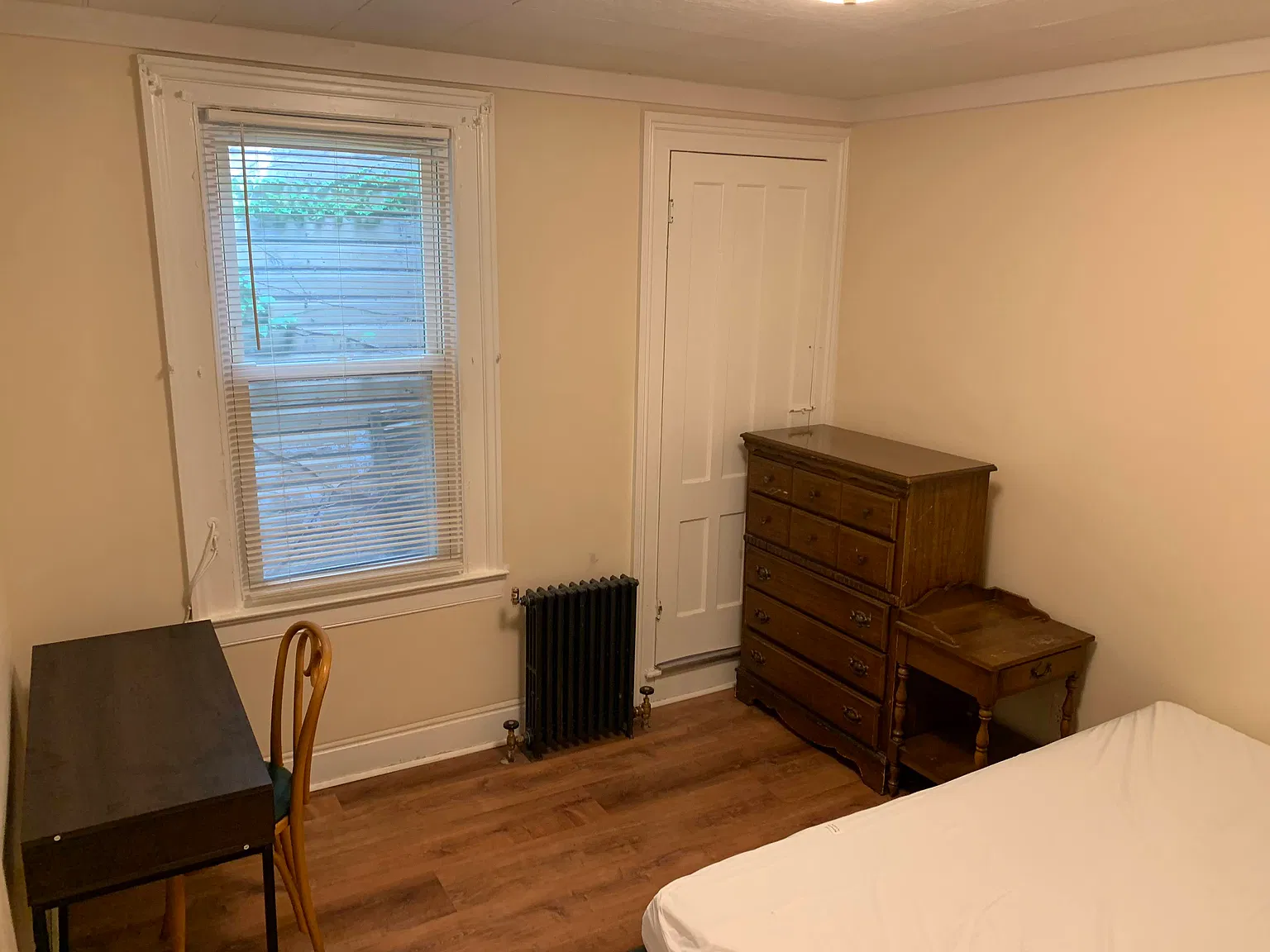5 bed, 1.5 bath, 1400 sqft, $650 — Photo 3