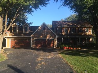 5N669 Hazelwood Trl, St Charles, IL 60175