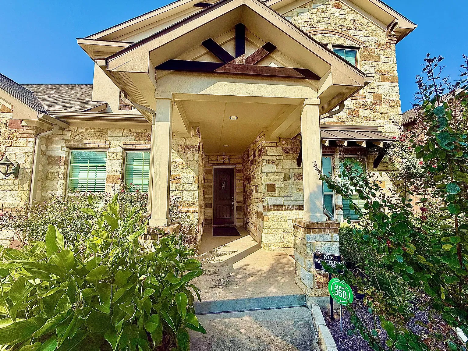 5 bed, 4.5 bath, 3947 sqft, $3,695 — Photo 2